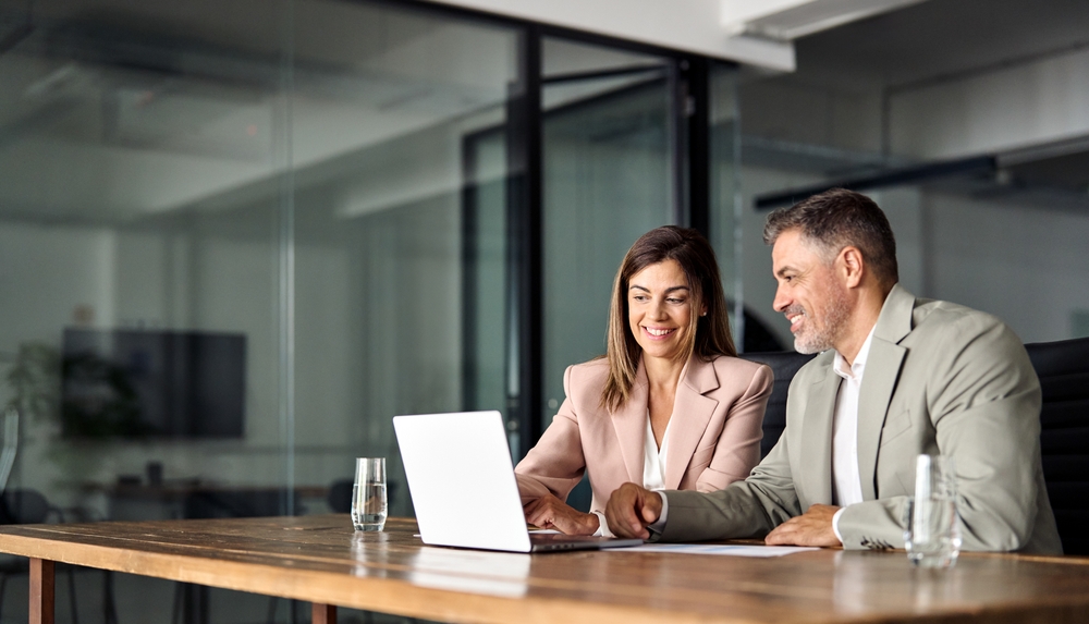 Professional,Business,Executive,Managers,Office,Team,Working,Using,Laptop,Computer